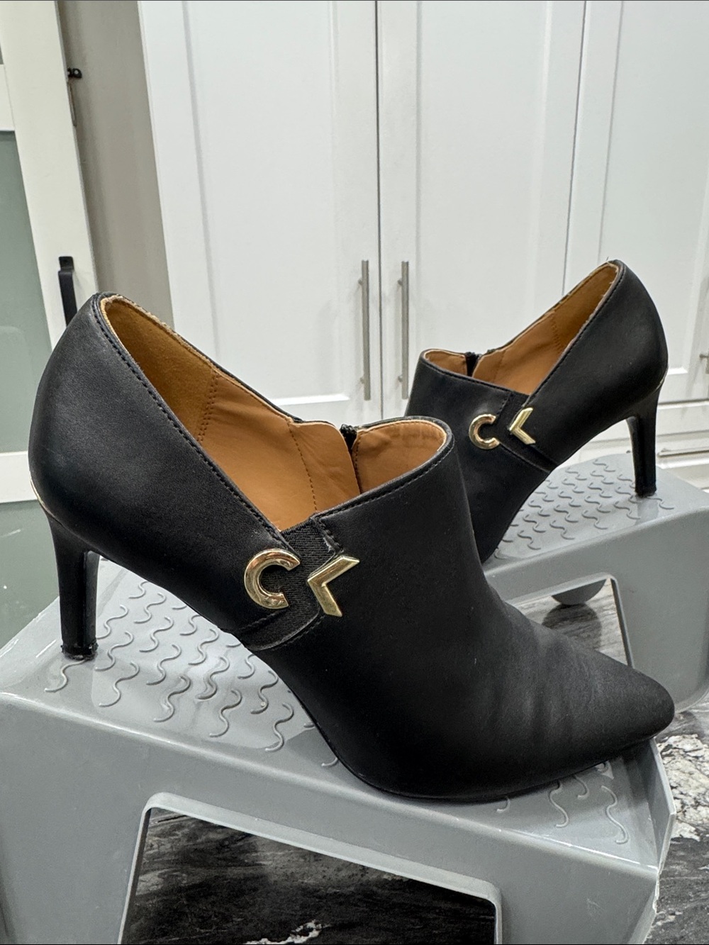 Calvin Klein Jennavie Ankle Booties – Women’s 6.5 | Black With Gold Accents